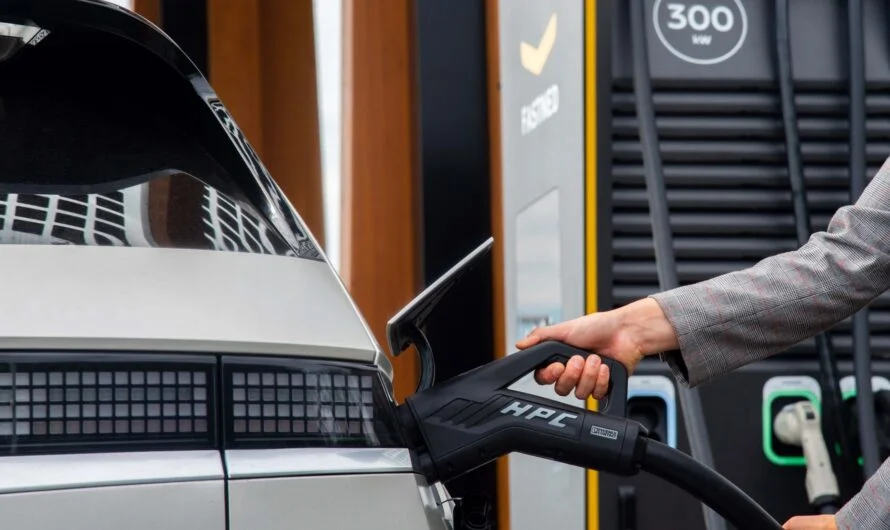Voiture électrique : comment utiliser les bornes de recharge des différents réseaux ?